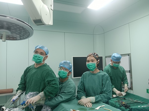 東南大學泌尿外科專家手術.jpg